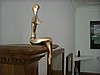 sitzende Bronzeskulptur.jpg